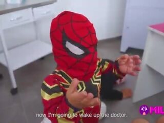 Pritlikavec spider-man defeats clinics thief in odlično maryam zanič njegov cock&period;&period;&period; junak ali villain&quest;