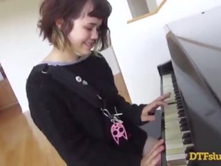 Yhivi videoer av piano ferdigheter followed av røff voksen film og sæd løpet henne fjes! - featuring: yhivi / james deen