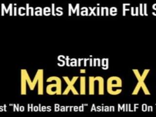 Gal asiatisk mamma maxinex har panser løpet hode en stor manhood i henne pussy&excl;