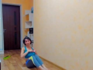 Inviting bruneta myla anděl performs gymnastics v sportwear s ňadra out&excl;